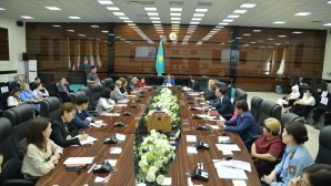 Шымкентте әйелдер істері және отбасылық-демографиялық саясат жөніндегі комиссияның отырысы өтті