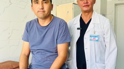 ​Шымкентские врачи спасли мужчину с множественными проколами кишечника