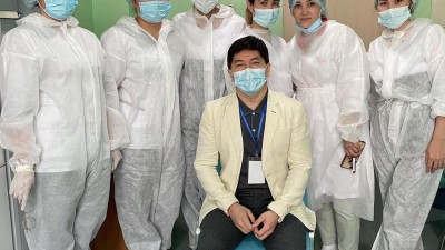 Сәкен Майғазиев ковидке қарсы вакцина салдырды