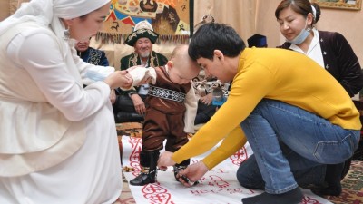 Шымкентте «Тұсауыңды кесейін, күрмеуіңді шешейін» атты шара өтті