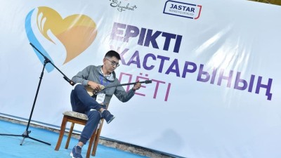 «Тау самалында» ерікті жастар слеті өтіп жатыр