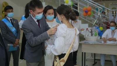 Шымкентте 500-ге жуық оқушыға «Алтын белгі» табысталды