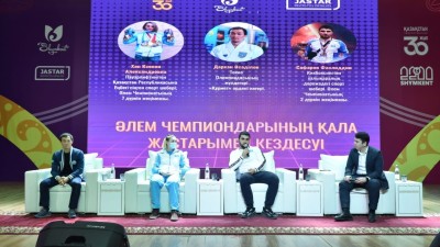 Белгілі спортшылар жастармен кездесті