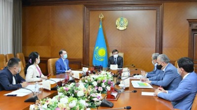 Мұрат Әйтенов «Nur Otan» партиясының фракция мүшелерін қабылдады