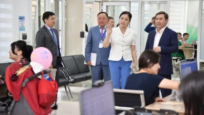 М.Әйтенов «БАҚЫТТЫ ЖАНҰЯ» орталығының жұмысымен танысты