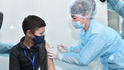 Қаладағы емханалар мен мектептерде Рfizer вакцинасы салынуда