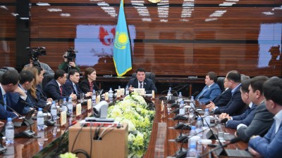 МӘСЛИХАТ ДЕПУТАТТАРЫ КОНСТИТУЦИЯНЫҢ ЖАҢА ЖОБАСЫН ТАЛҚЫҒА САЛДЫ