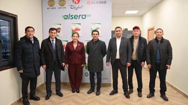 ​СЕНАТ ДЕПУТАТТАРЫ ӘЛЕУМЕТТІК, КӘСІПКЕРЛІК НЫСАНДАРДЫ АРАЛАДЫ