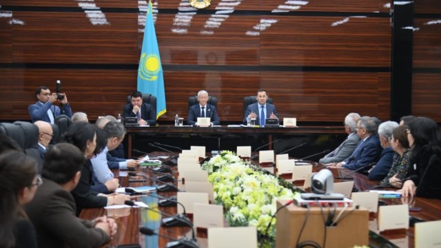 Шымкентте Қоғамдық кеңес мүшелері Жаңа Конституция жобасын талқылады