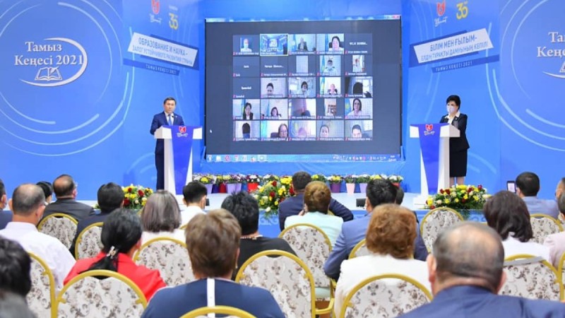 М.Әйтенов ұстаздарды жаңа оқу жылымен құттықтады