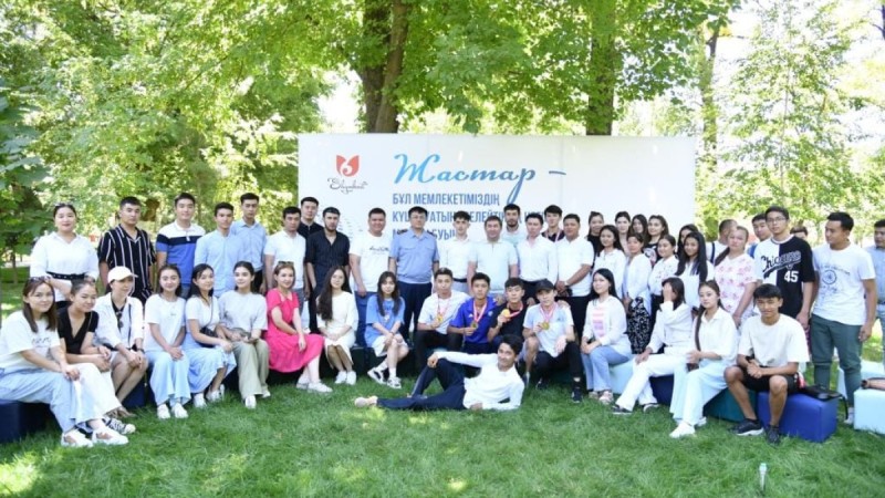 Ашық алаңда ашық сұқбат