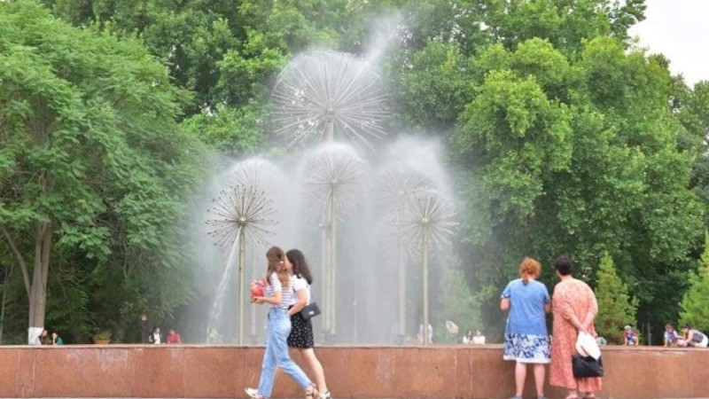 Субұрқақтар қалаға сән беріп тұр