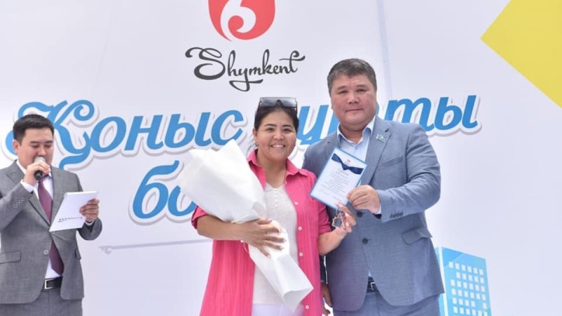 ШЫМКЕНТТЕ ЕЛОРДА КҮНІ ҚАРСАҢЫНДА КӨП БАЛАЛЫ 40 ОТБАСЫҒА ПӘТЕР КІЛТІ ТАБЫС ЕТІЛДІ