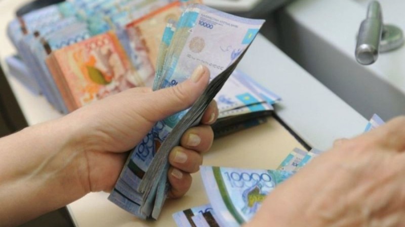 Депутат зейнеткерге 400 мың теңге үстемеақы төлеуді ұсынды