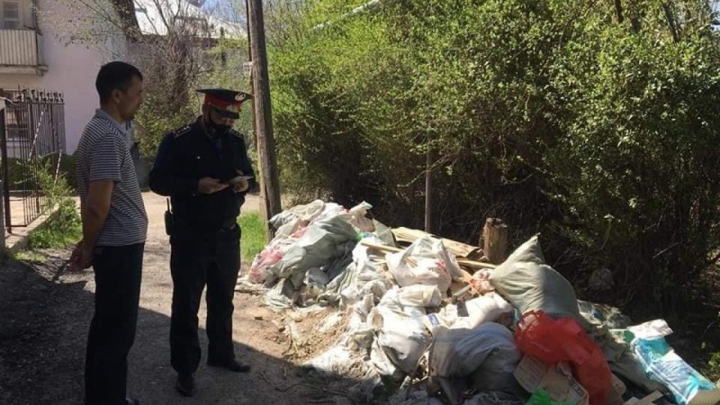 Шымкентте қоқыс тастаған тұрғын жауапқа тартылды