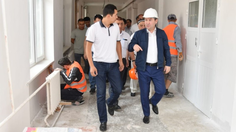 Сайрам тұрғын алабындағы көне мектеп күрделі жөнделуде