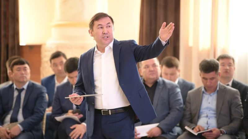 Шымкент әкімі Қаратау ауданының тұрғындарымен кездесті