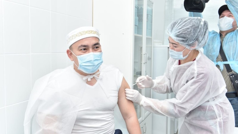 Дін қызметкерлері ревакцинация жасады