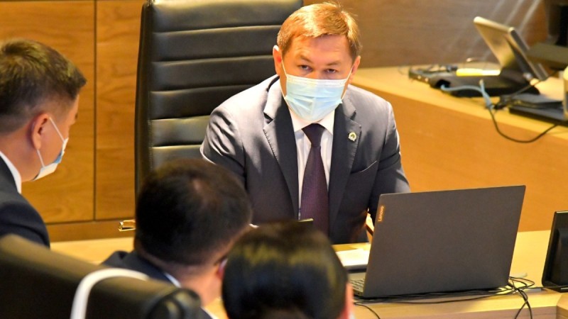 Қала әкімі өздігінен ем қабылдау үрдісін сынға алды